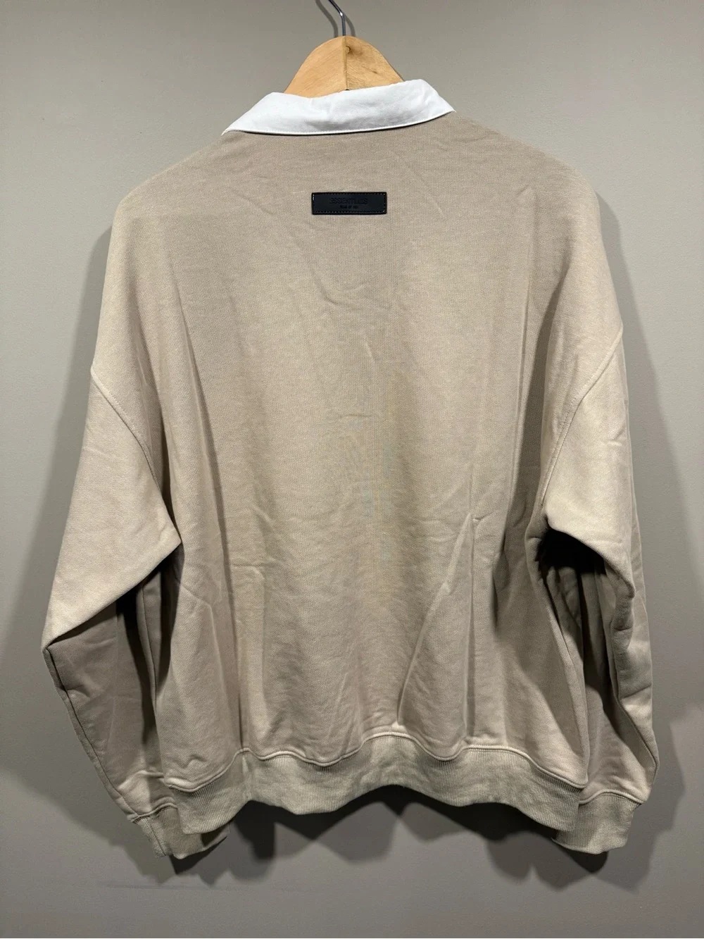 Fear of God ESSENTIALS Crewneck collared Sweatshirt in Taupe